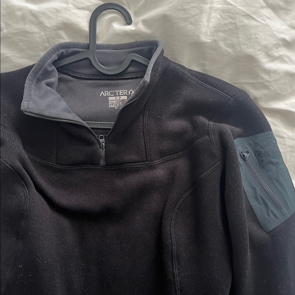 Arcteryx Black Half-Zip Pullover Sweater - Picture 3 of 3